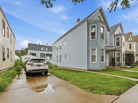 2nd image of 4322 S Maplewood Ave
