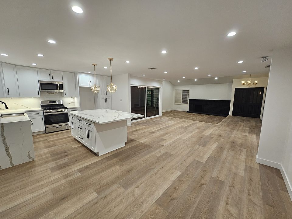 1st image of 2857 Pinelawn Dr