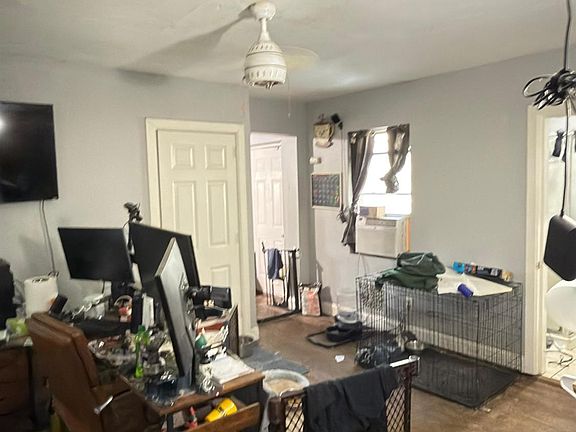 3rd image of 524 Maple St