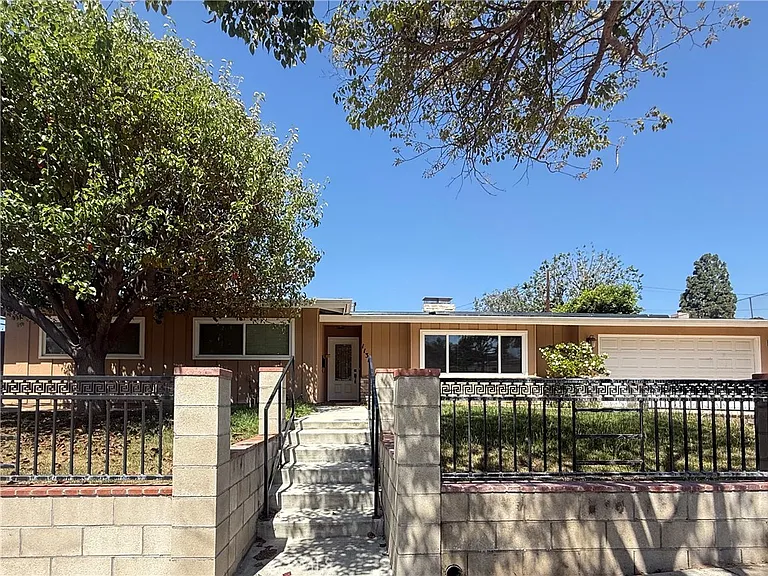 1131 Urell Dr — Photo 1