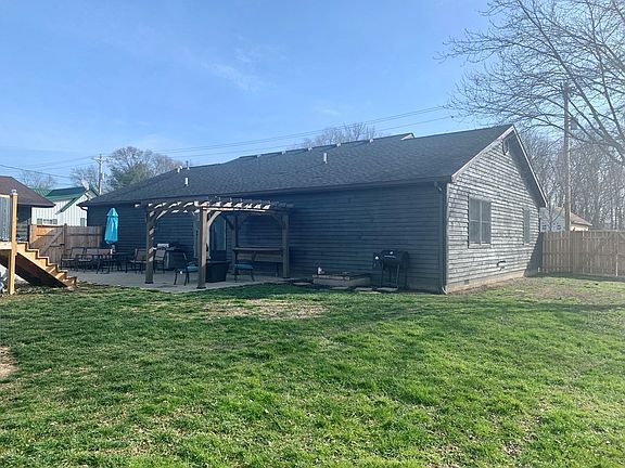2nd image of 223 Mill St