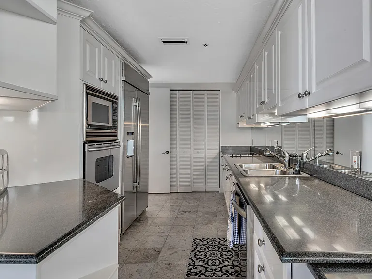 530 Ocean Dr #202 — Photo 7
