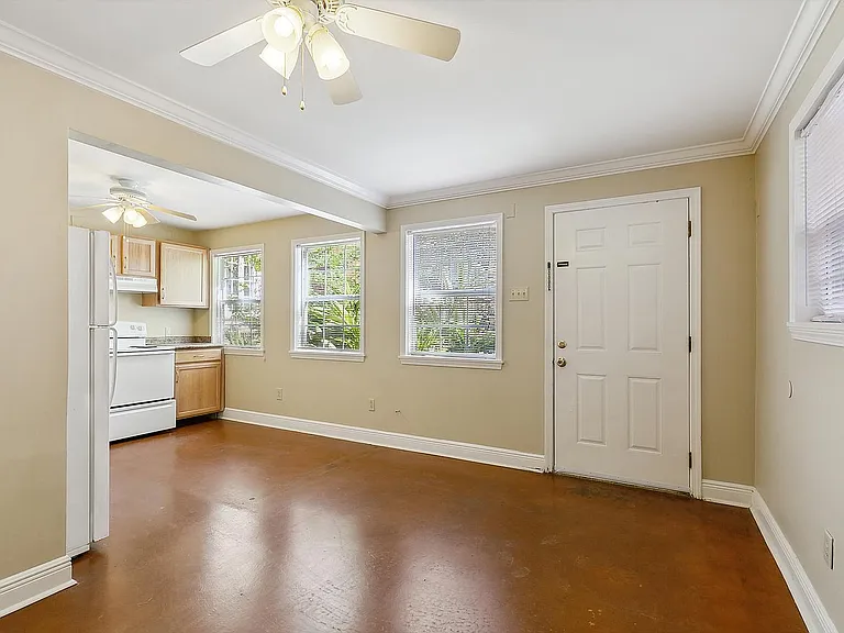 319 S Lopez St #G — Photo 7