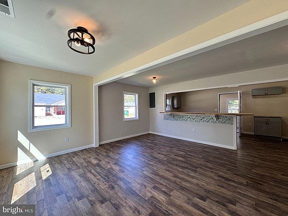 5th image of 507 W Main St