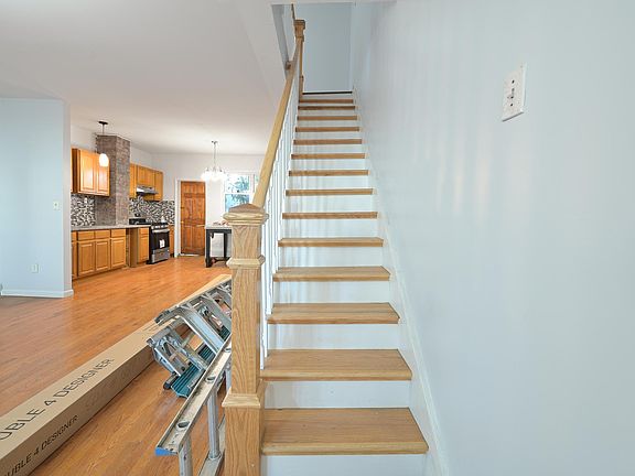 5th image of 437 Mallory Ave
