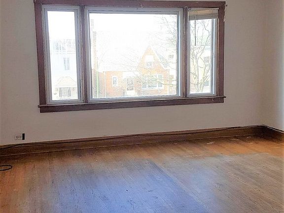 4th image of 2131 N Lockwood Ave