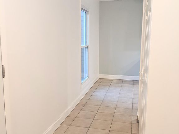 4th image of 1601 Glenrose Ct