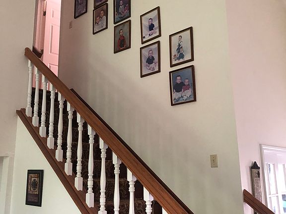 4th image of 154 Pine Hollow Cir