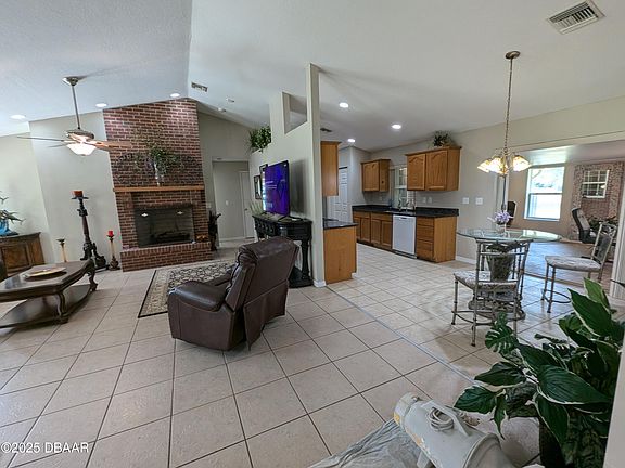 5th image of 2416 Bayberry St