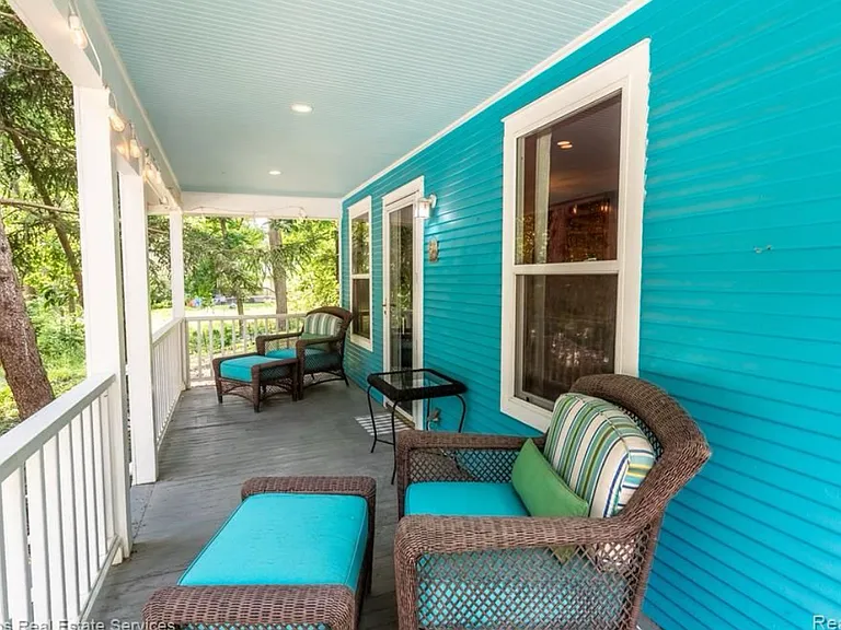 725 Camilla Blvd — Photo 2