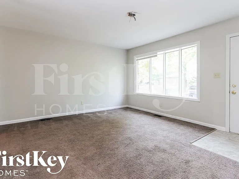10207 Catalina Dr — Photo 2