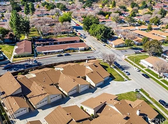 3rd image of 19032 Avenue Of The Oaks