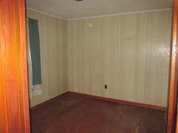 5th image of 2006 Drummond St