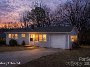 302 Ramsey St, Morganton, NC 28655