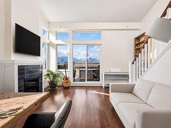 4th image of 3788 Laurel St #18