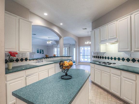 5th image of 3811 Lake View Dr