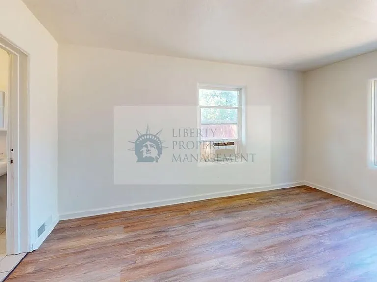 1725 W F St — Photo 17