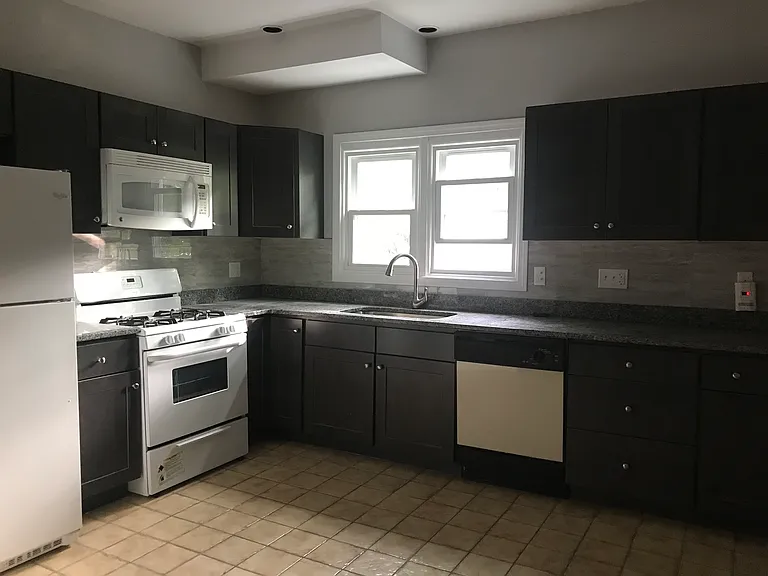 798 Orange St — Photo 29