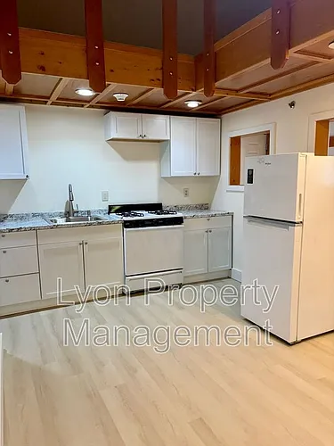 262 Illinois St Photo 1
