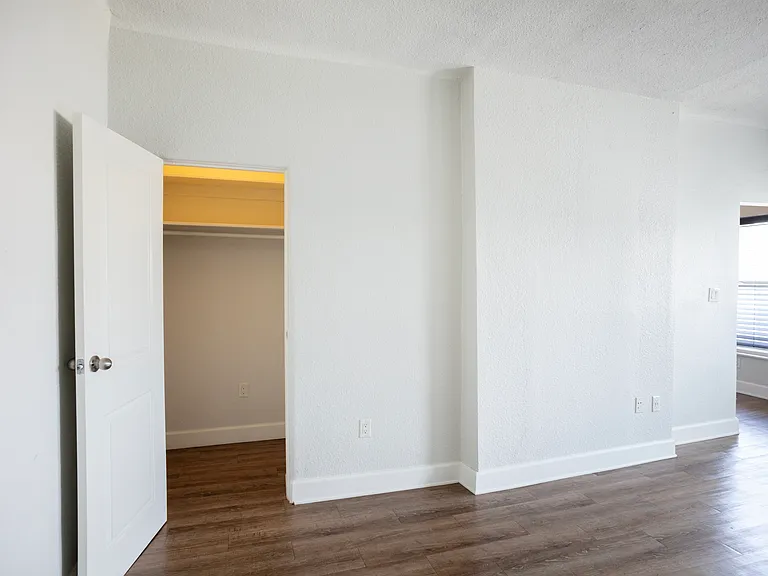 Bronson Lofts — Photo 8