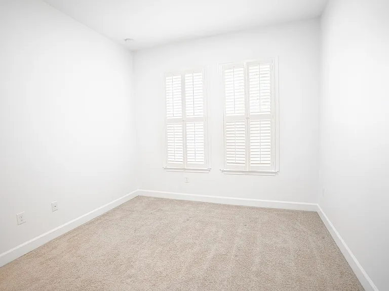 10667 Cardera Dr — Photo 36