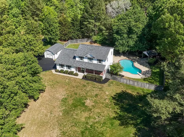 7860 Lakes End Ct, La Plata, MD 20646