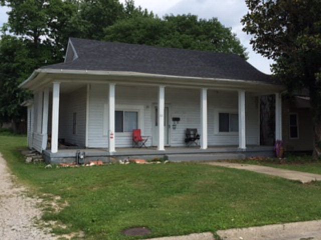 1st image of 711 Elm St