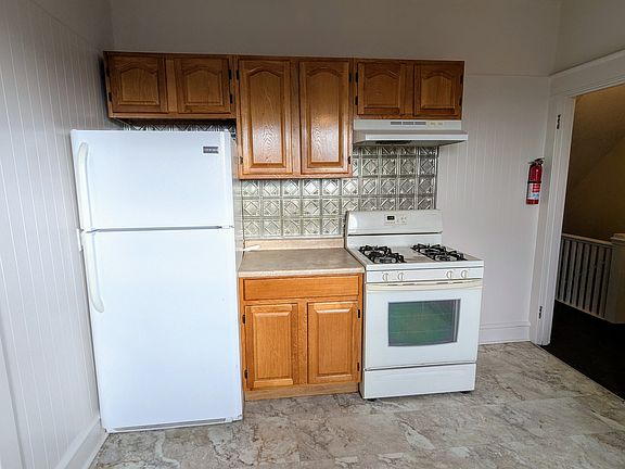 Gas stove and fridge
