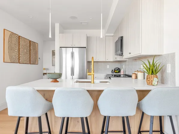 34 Oak St #202, Hyde Park, MA 02136