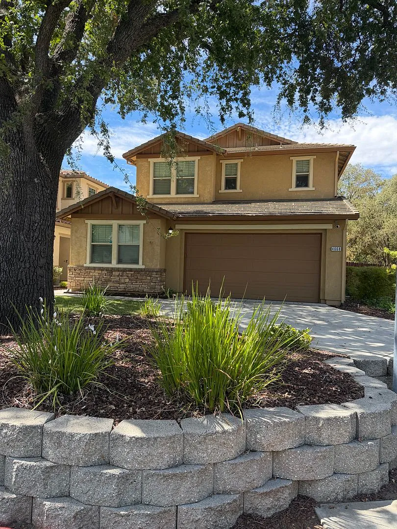 Spacious 4-Bedroom Home in The Oaks at Carmichael — Photo 1