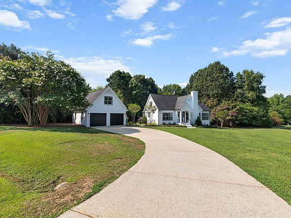 3rd image of 809 Kinsman Ct