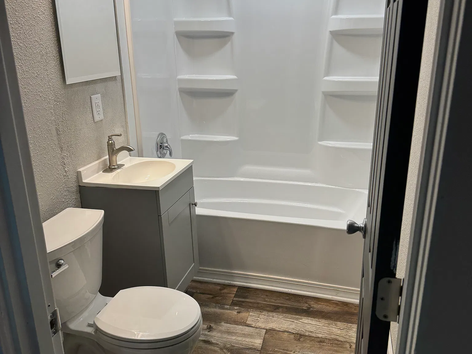 4 bed, 1347 sqft, $1,600 — Photo 4