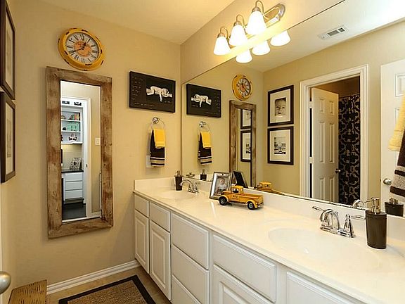 2nd bathroom