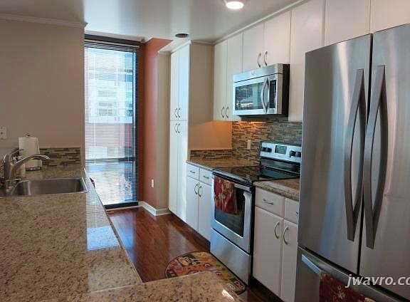 3rd image of 250 King St Unit 452