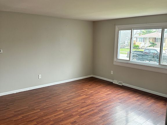 3rd image of 71 Fradine Dr #1