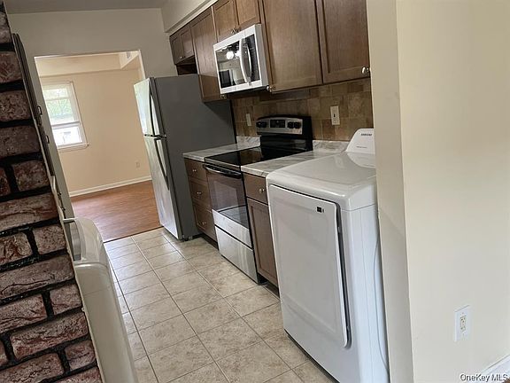 3rd image of 95 Hill Court
