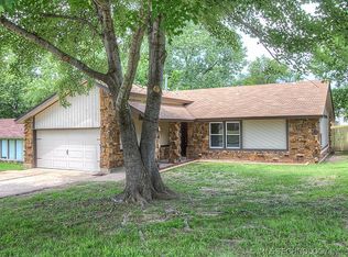 3017 W 69th St, Tulsa, OK 74132