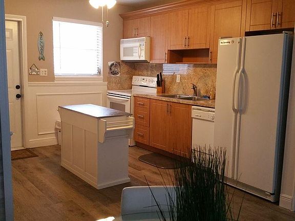 2nd image of 3220 NE 15th St #3