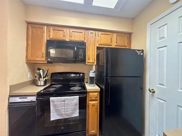 915 W 23rd St #206 — Photo 12