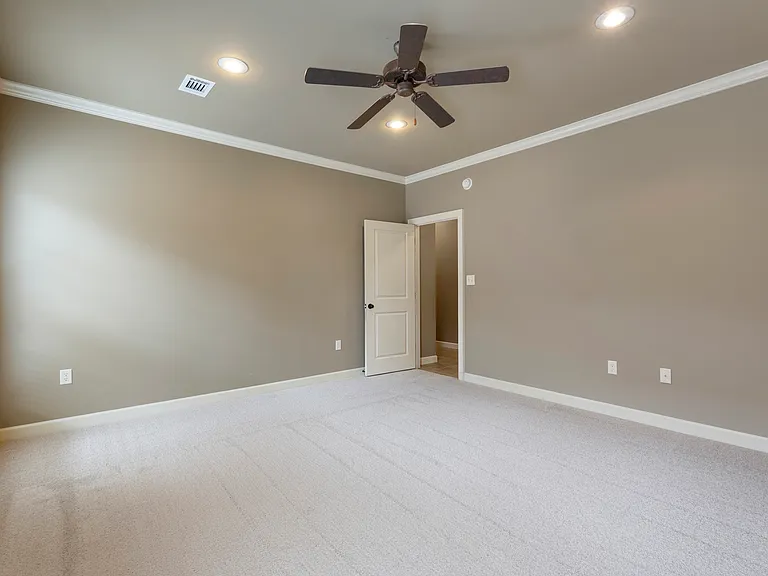 1300 Edge Valley Dr N — Photo 15