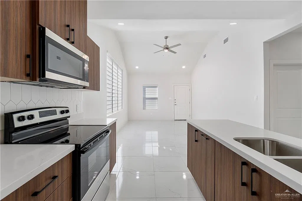 2 bed, 2.0 bath, 920 sqft, $1,100 — Photo 4