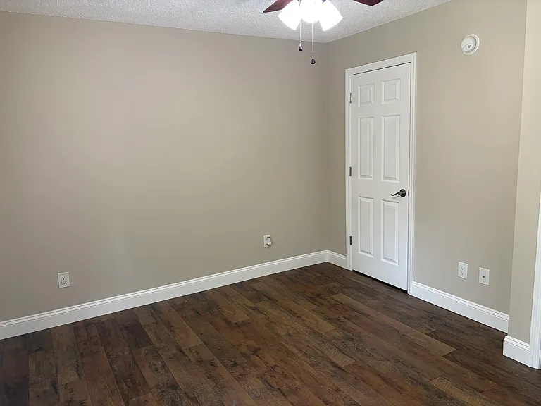 8724 Shoreham Blvd — Photo 23