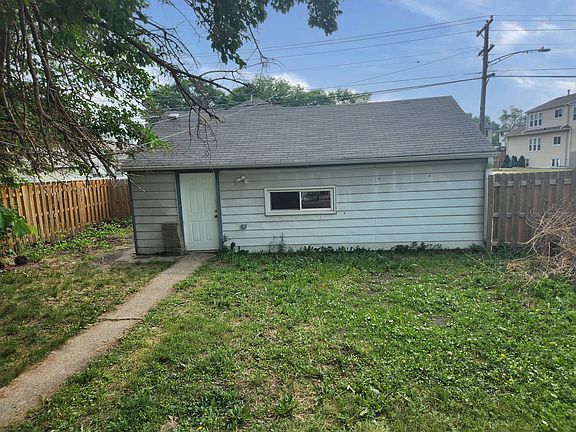 2nd image of 4201 N Ozark Ave