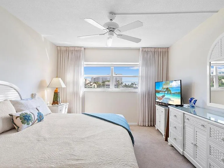 20 Yacht Club Dr #104 — Photo 16