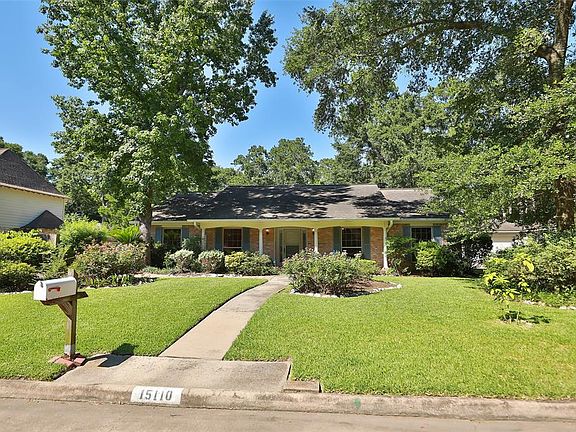 3rd image of 15110 Parkville Dr
