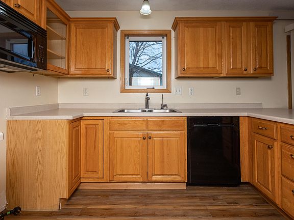 5th image of 108 Oak St N #A