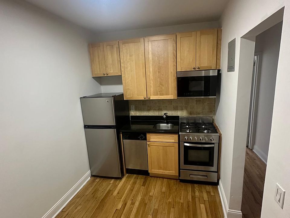 1st image of 1371 1st Ave #2RW