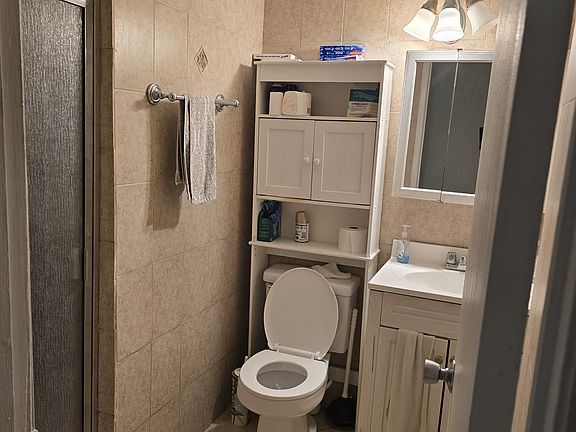 3rd image of 413 S Center St