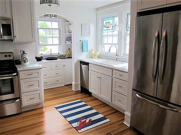 Kitchen w. stainless appliances & pantry