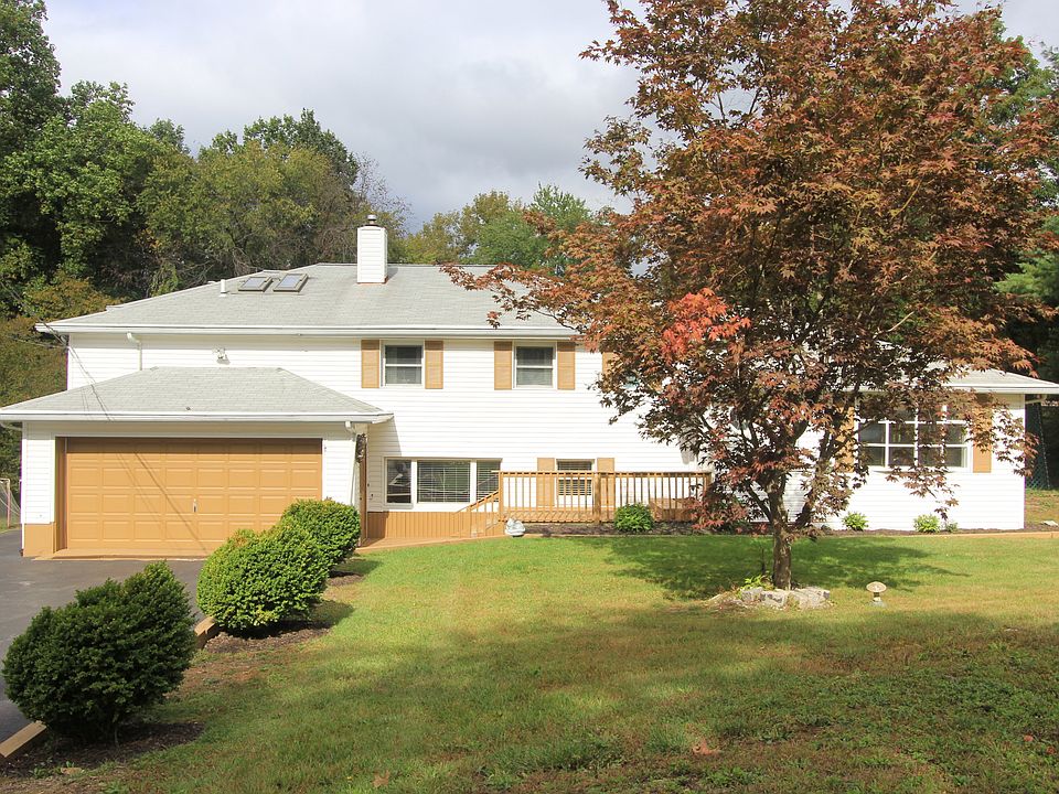 1st image of 410 Fairview Ave
